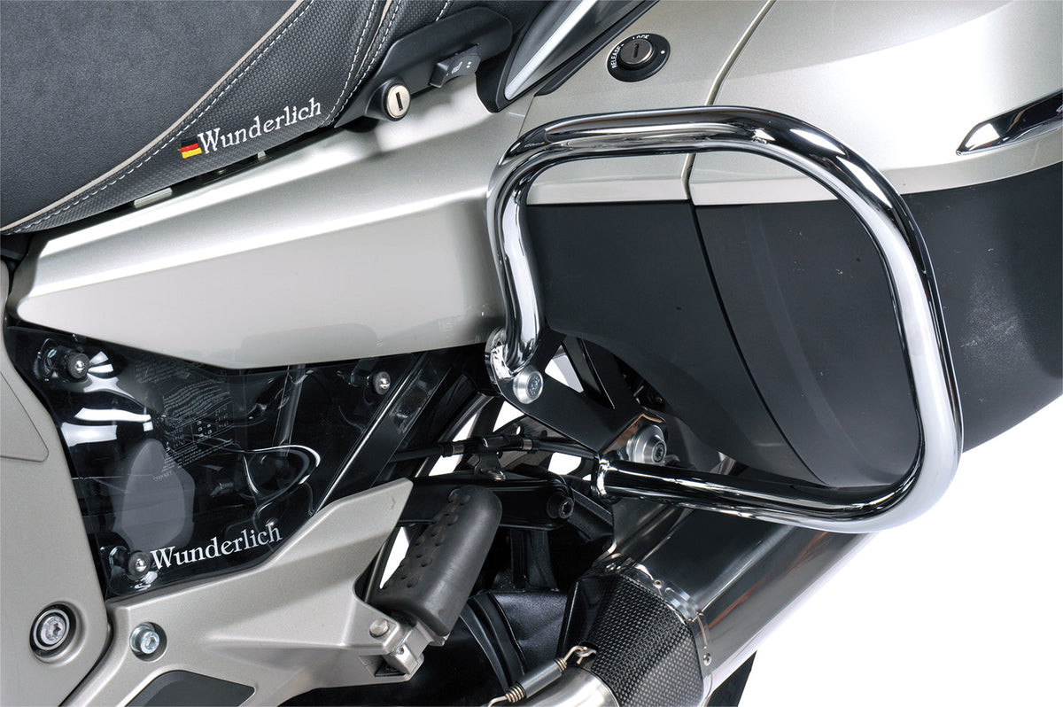 The case protection bar integrate to the bike and offer outstanding protection for the rear of the heavy K1600 GT and GTL..