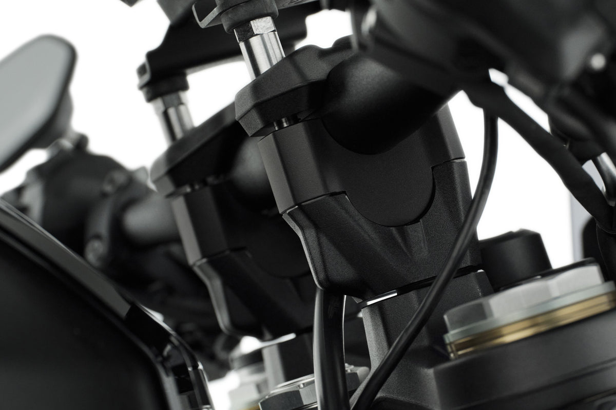 The handlebar riser designed especially by our developers raises the handlebars moderately by 25 mm