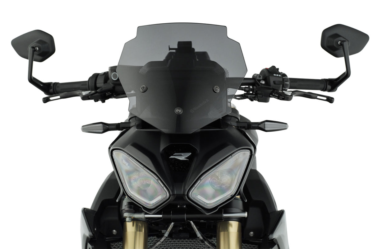 The windshield integrates perfectly into the overall layout, emphasises the contours of the machine