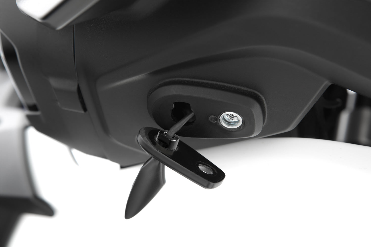 This adapter covers the opening on the original indicator bracket and simultaneously lets you attach accessory indicators.
