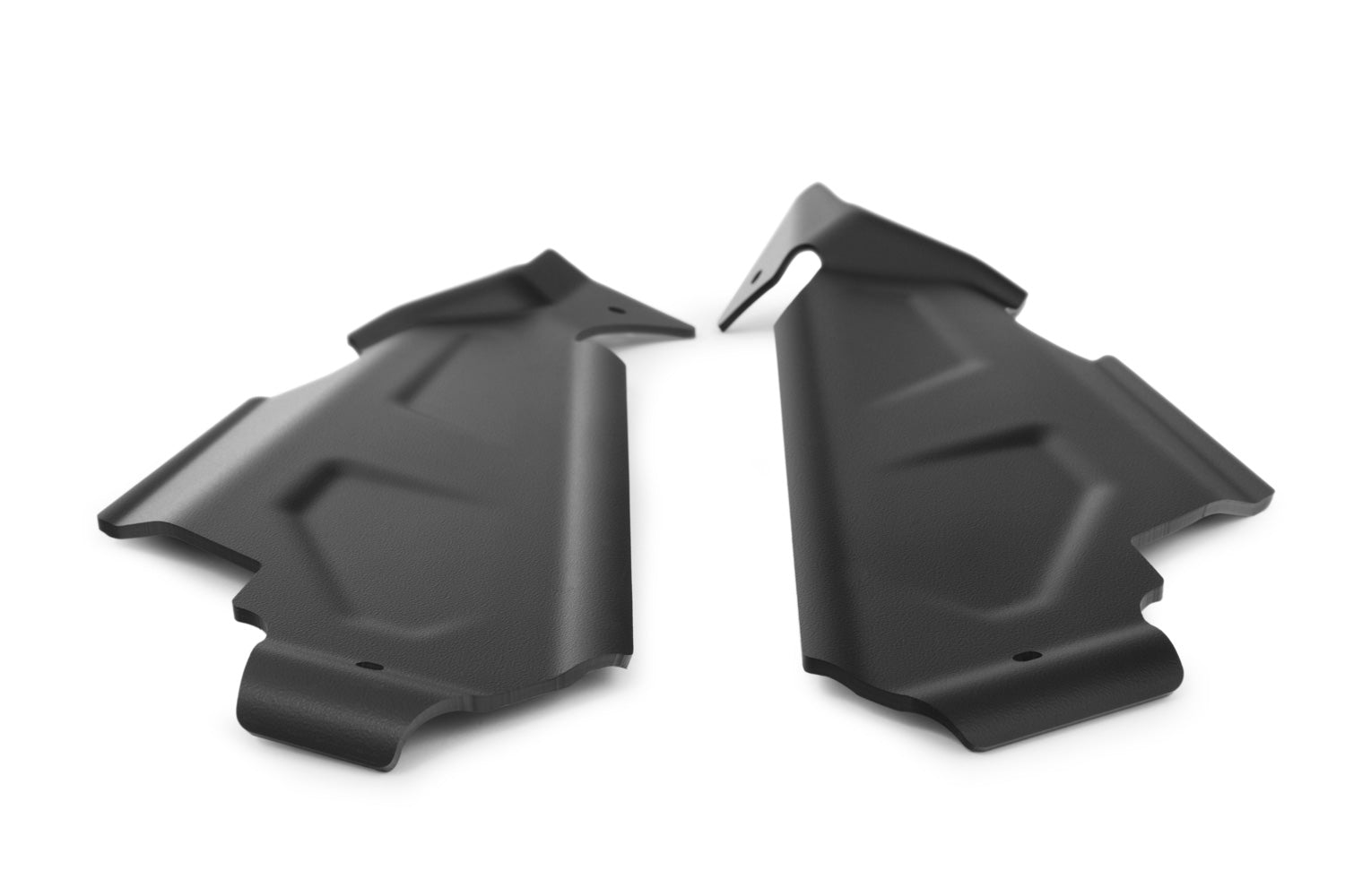 The two covers close the openings between the case carriers and the tail frame and create an appealing look. 