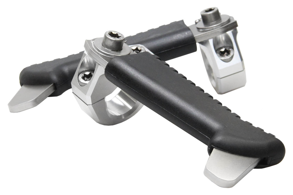 The practical and comfortable crash bar foot rests allow relaxed riding, even on long trips.