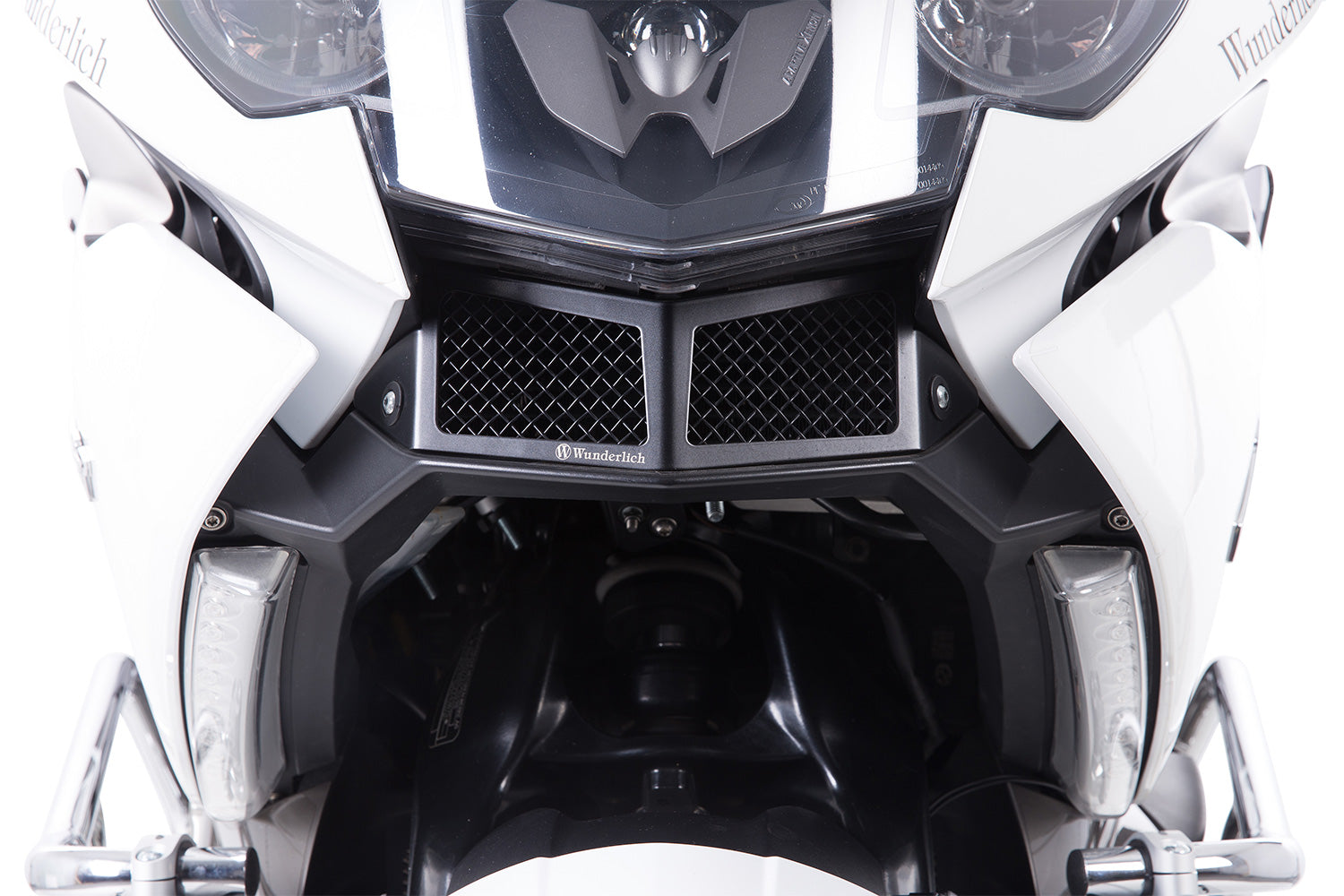 The Wunderlich oil cooler grille for the K1600 GT provides effective protection and ensures optimal long-term cooling air flow.