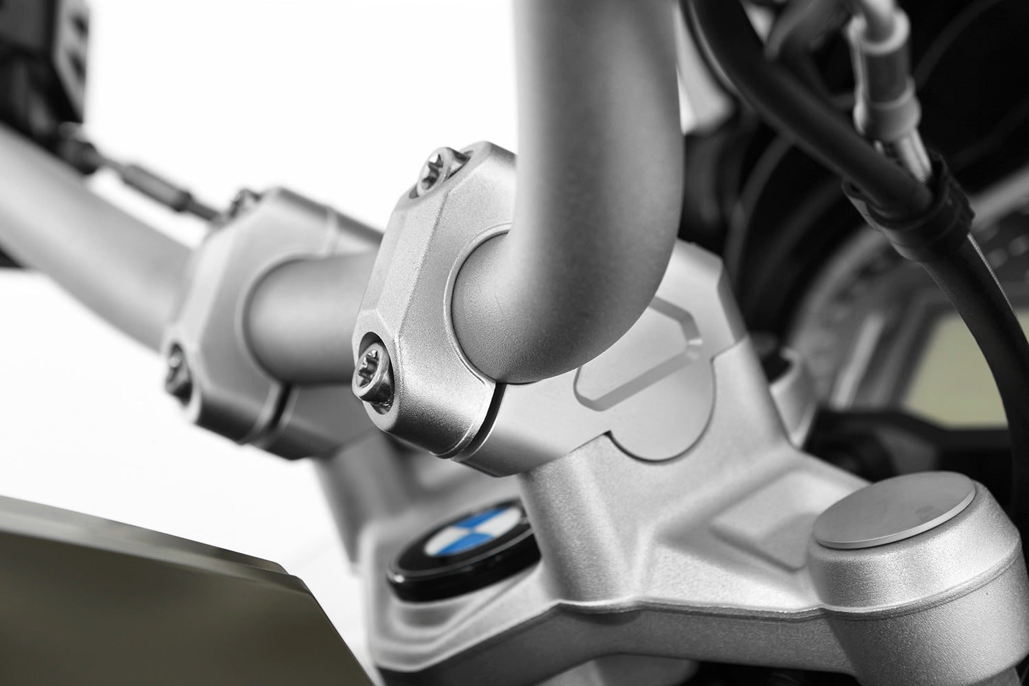 The Wunderlich handlebar riser for the BMW R 1200/1250 GS LC for a convenient and comfortable seating position for relaxed riding