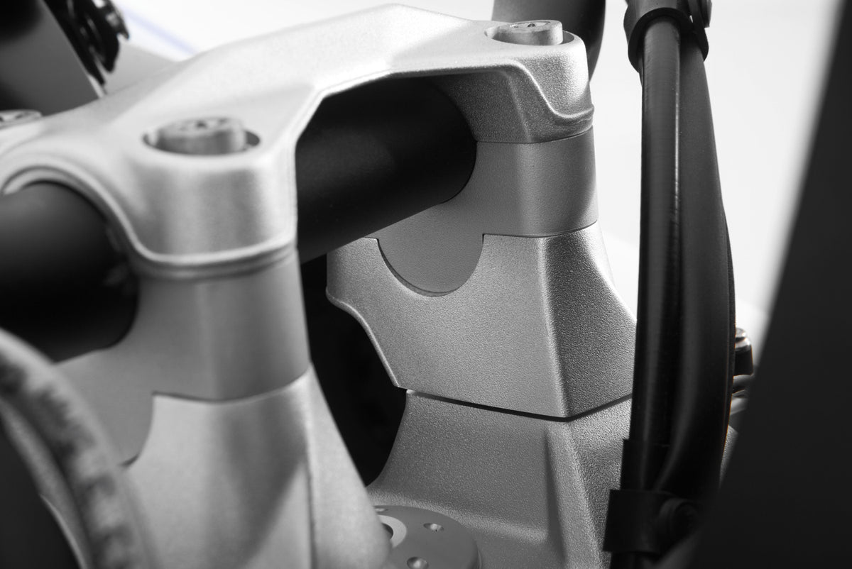 Effective elevation of the handlebar base by approx. 20 mm - complete your BMW ✔ Premium components ✔ Integrated design ➜ Order now