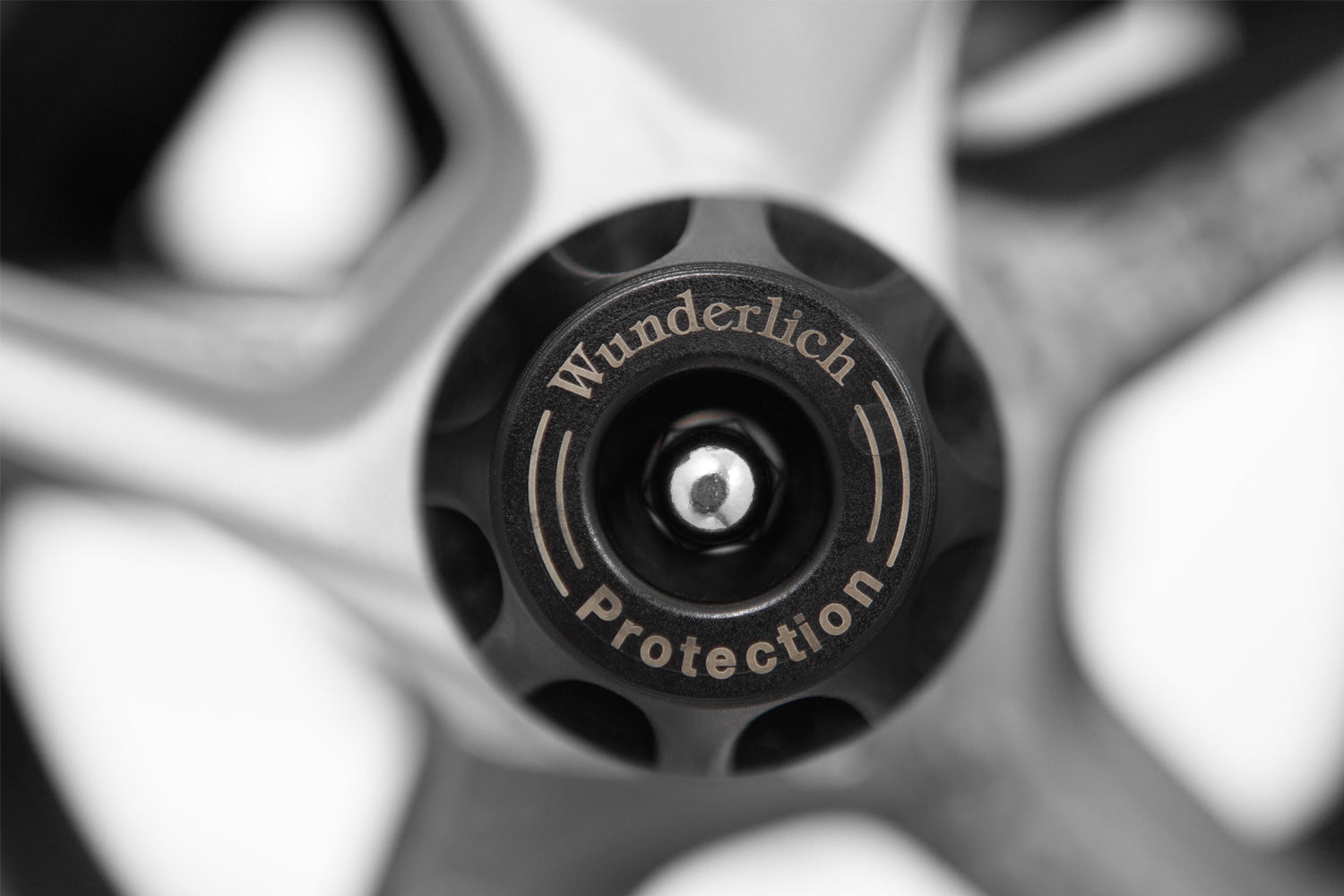 DoubleShock axle protection pads now also keep the front fork a safe distance from the asphalt and help prevent serious damage 