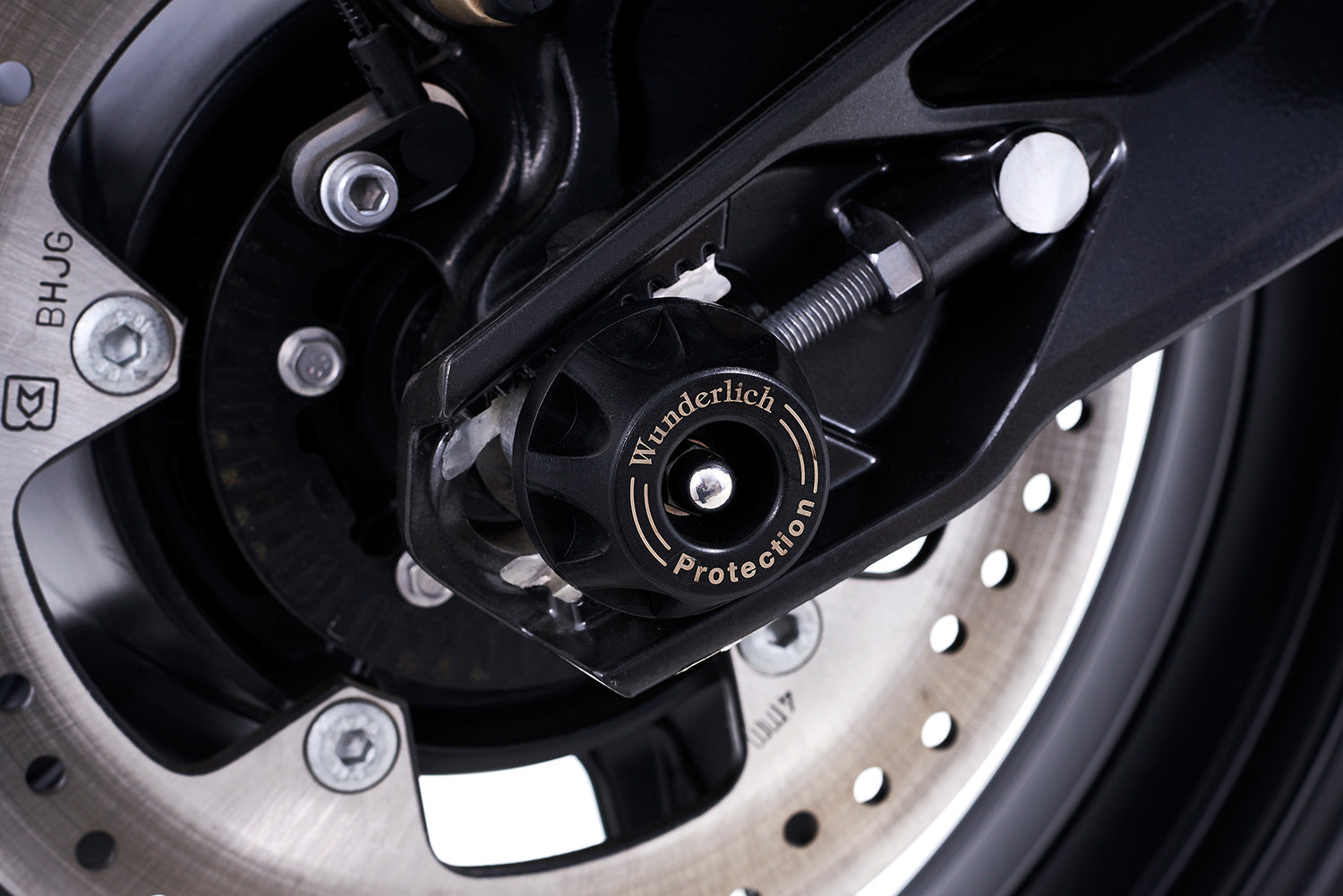 The protectors effectively keep the road away from the motorcycle and significantly reduce the possibility of damage to the front.
