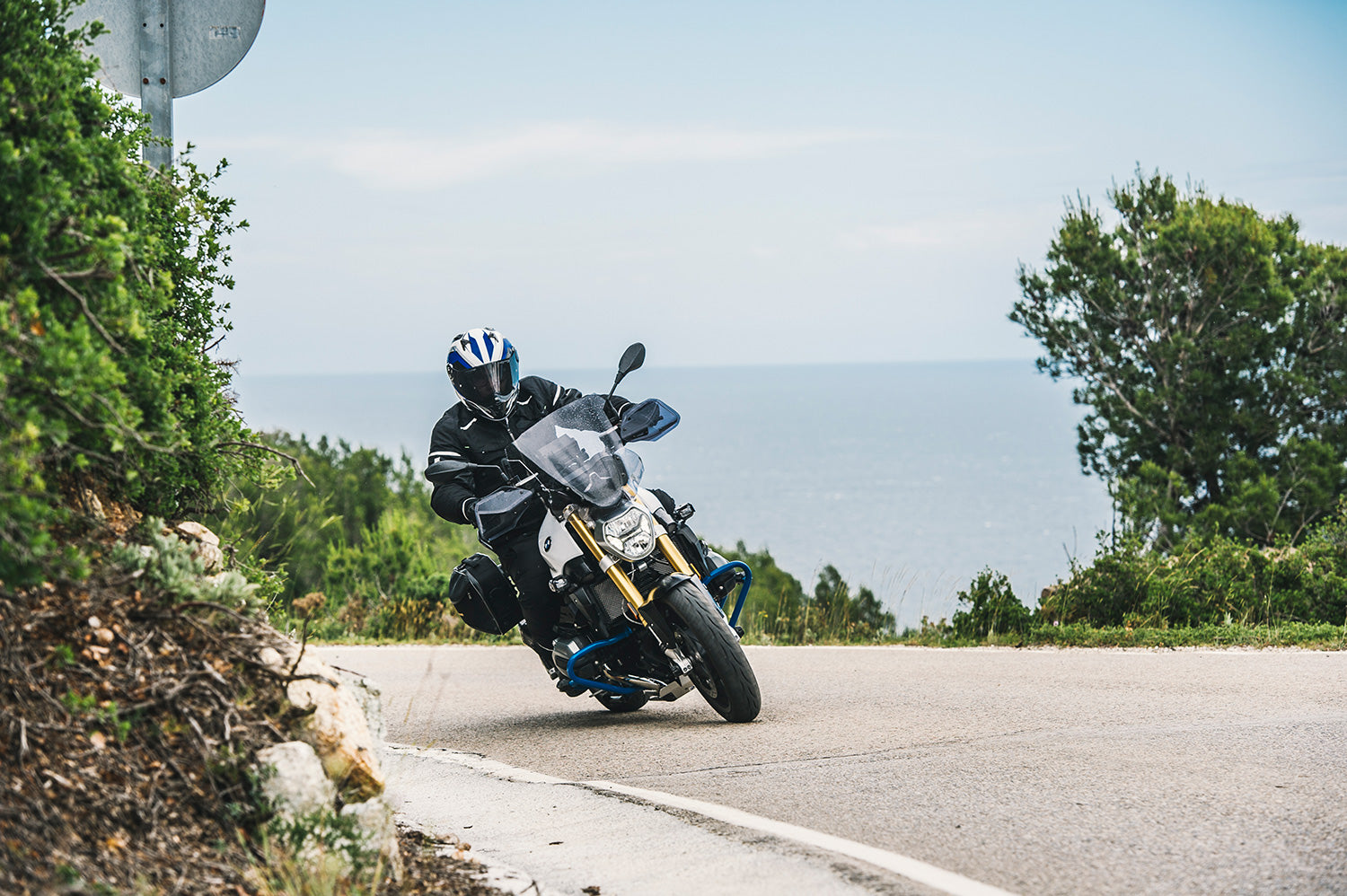 Wunderlich Injection Cover for bmw r1200gs lc protects the injection system by creating a new strong and dynamic unit.