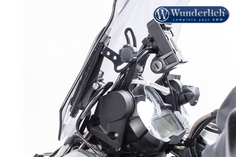 The windshield reinforcement on both sides stabilises the windshield and thus reduces turbulences caused by the airflow at high speeds