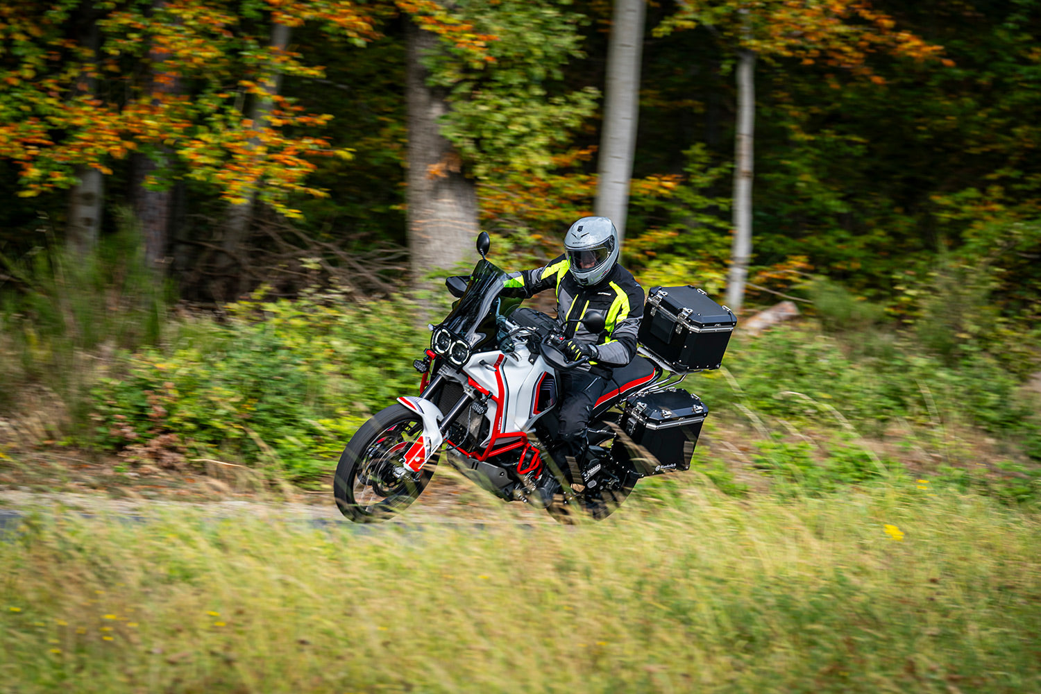 Perfect wind and weather protection on any adventure - Passion. Unlimited. ✔ Premium components ✔ Integrated design ➜ Order now