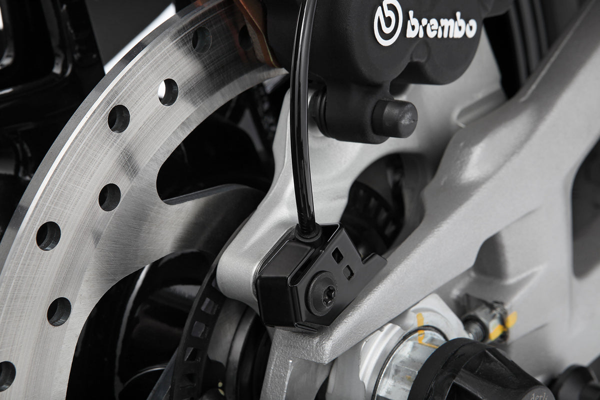 Reliable, effective protection of the safety-relevant ABS sensor of the rear wheel