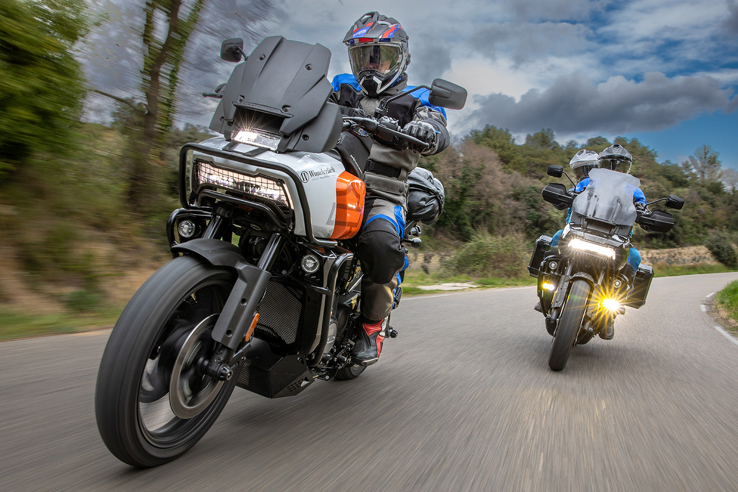 The flawless engine protection in a slim design for the GS protects the engine and manifold from damage
