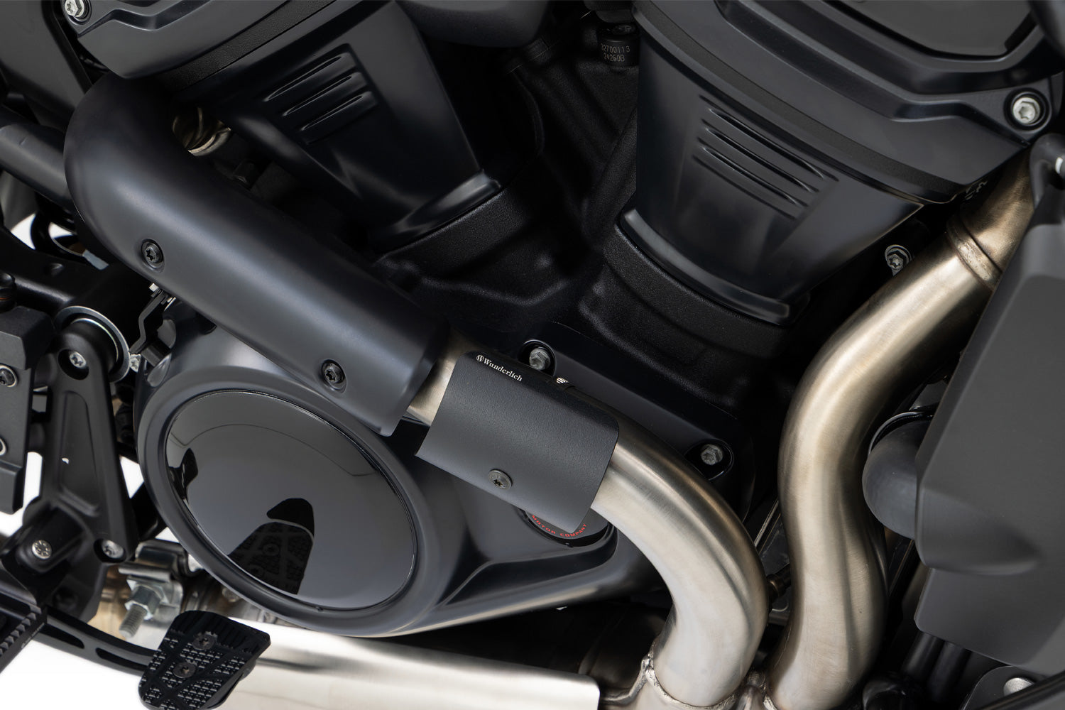 Reliably shields the radiant heat coming from the manifold of the rear cylinder