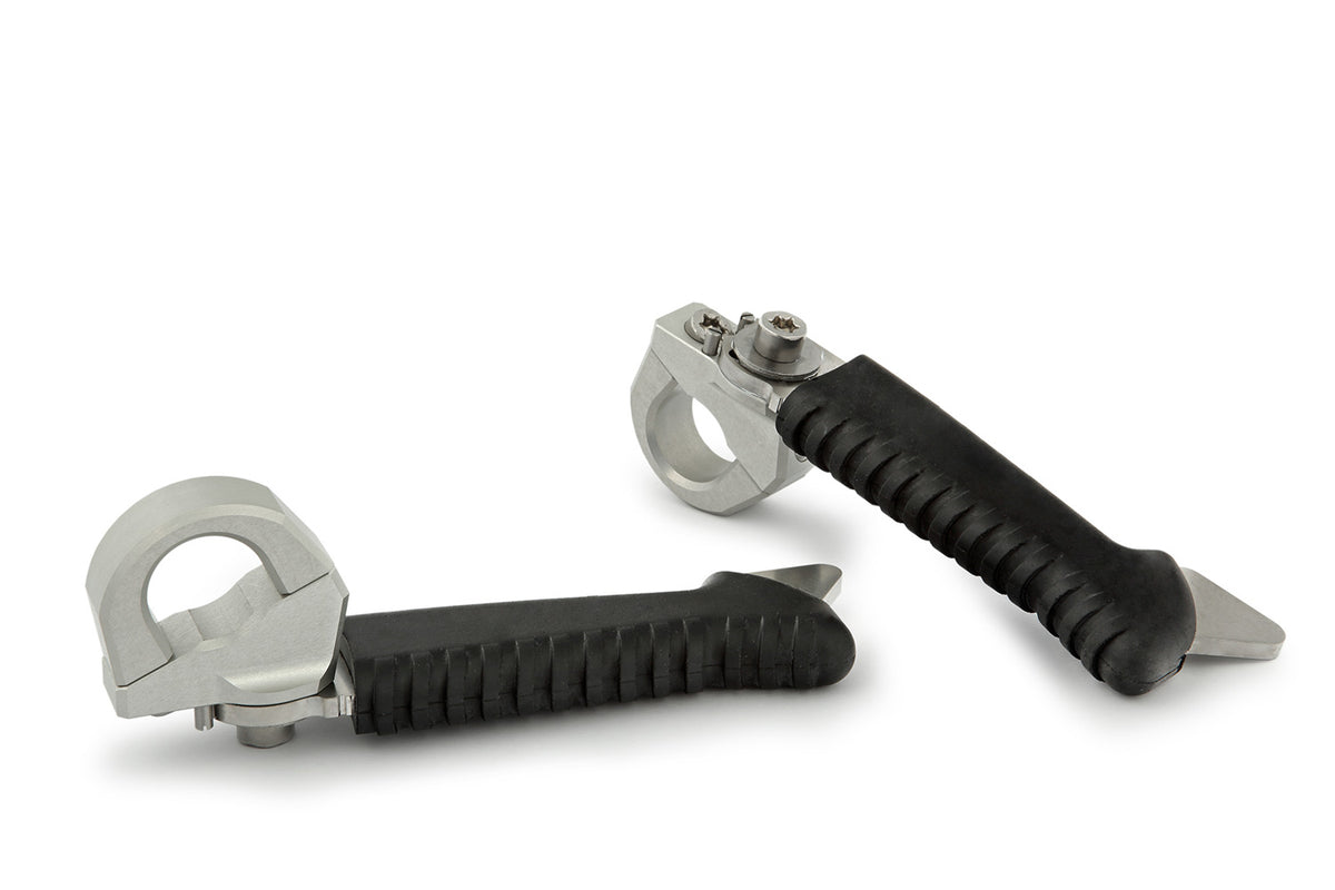 The practical and comfortable crash bar foot rests allow relaxed riding, even on long trips.