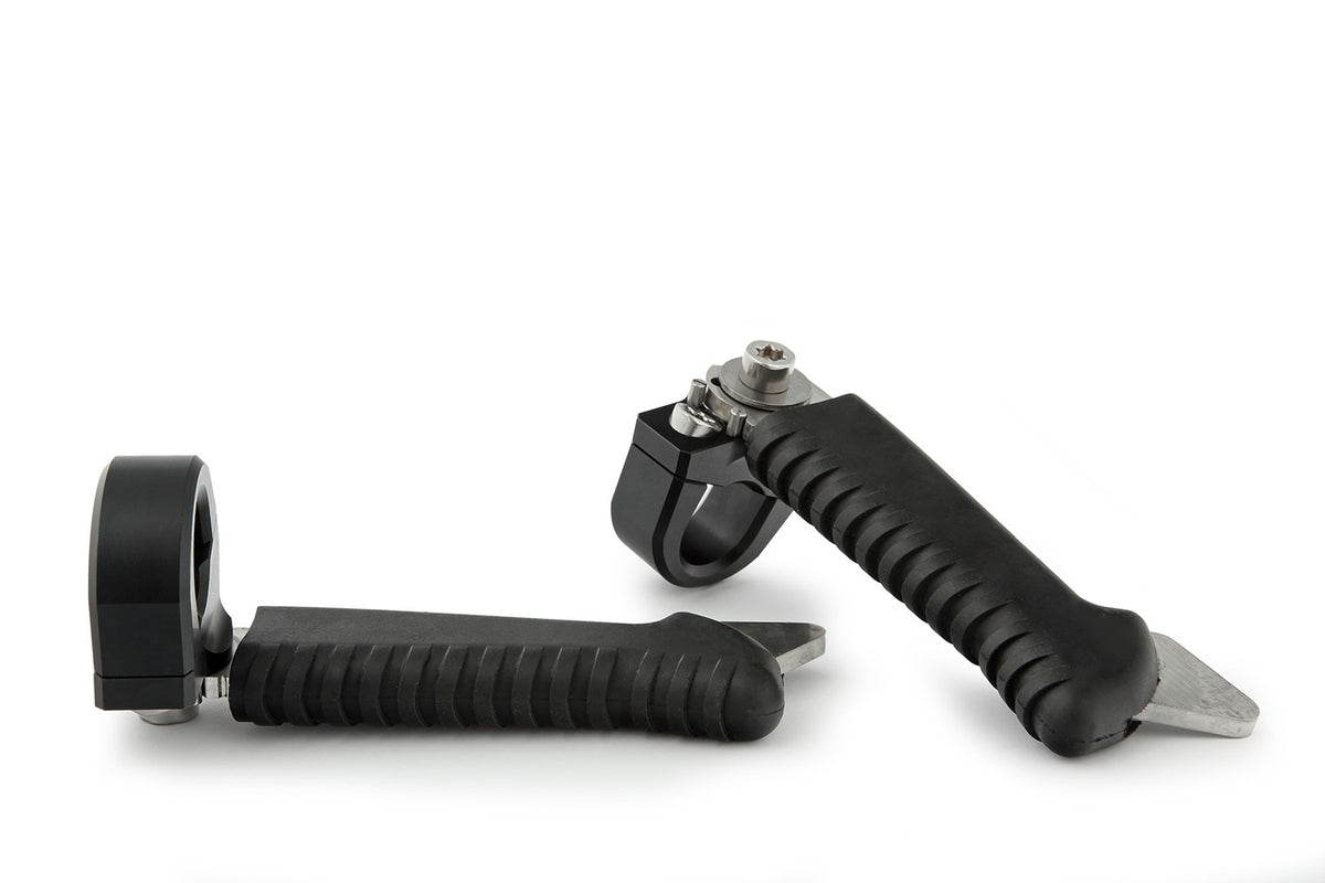 The practical and comfortable crash bar foot rests allow relaxed riding, even on long trips.