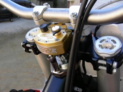 Scotts Performance - Solid & Rubber SUB Mounted Steering Damper Kit - KTM EXC SXF XCW 2012 to 2016 (DM-5929-01 / DS-5929-01)