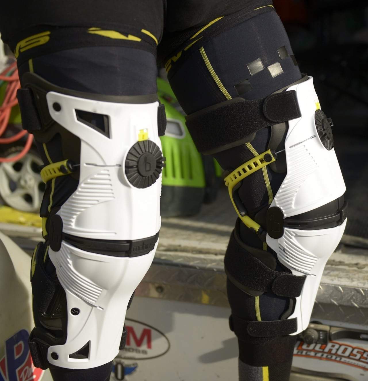 Mobius - X8 Knee Braces (Pair)